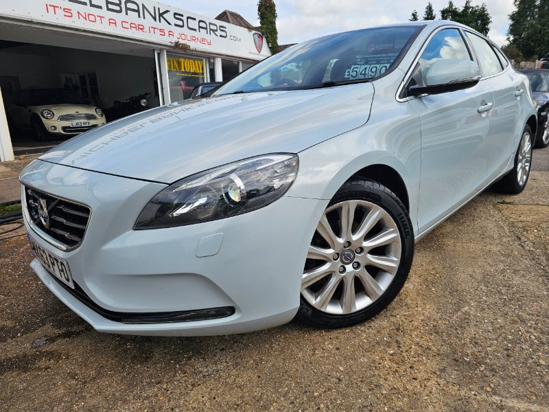 2013 Volvo V40 1.6 D2 SE Lux Hatchback 5dr Diesel Manual Euro 5 s/s 115 ps